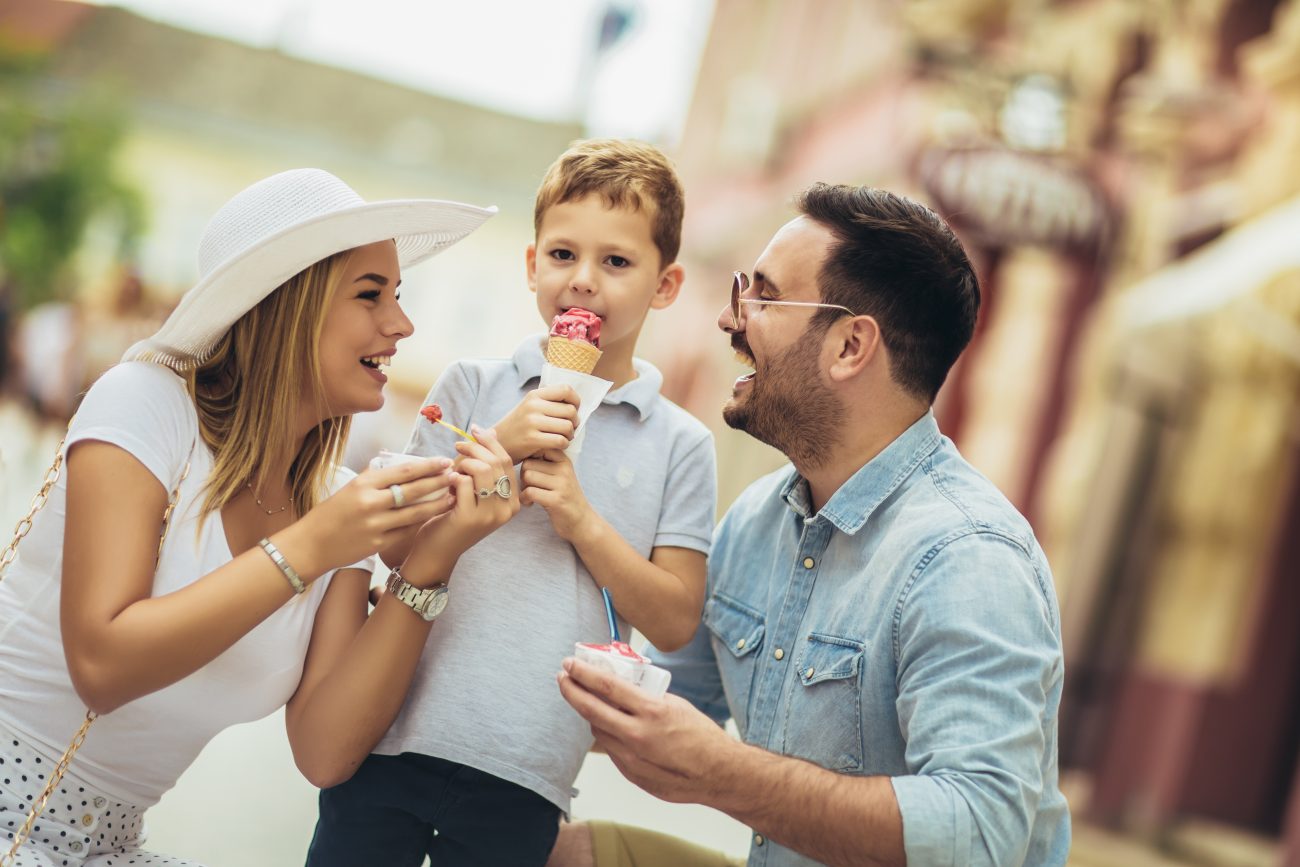 Young Family Eating Icecream in Kennesaw ©jovanmandic